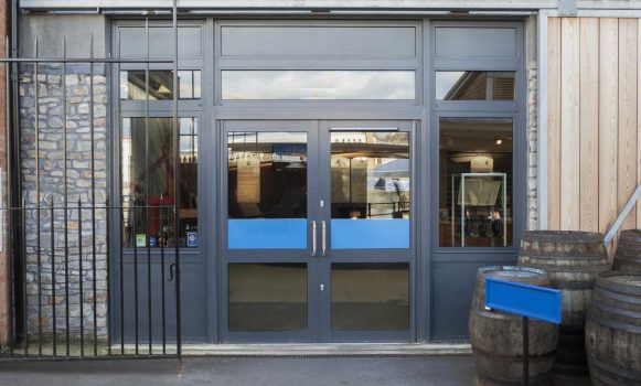 aluminium-shopfront-windows-and-doors